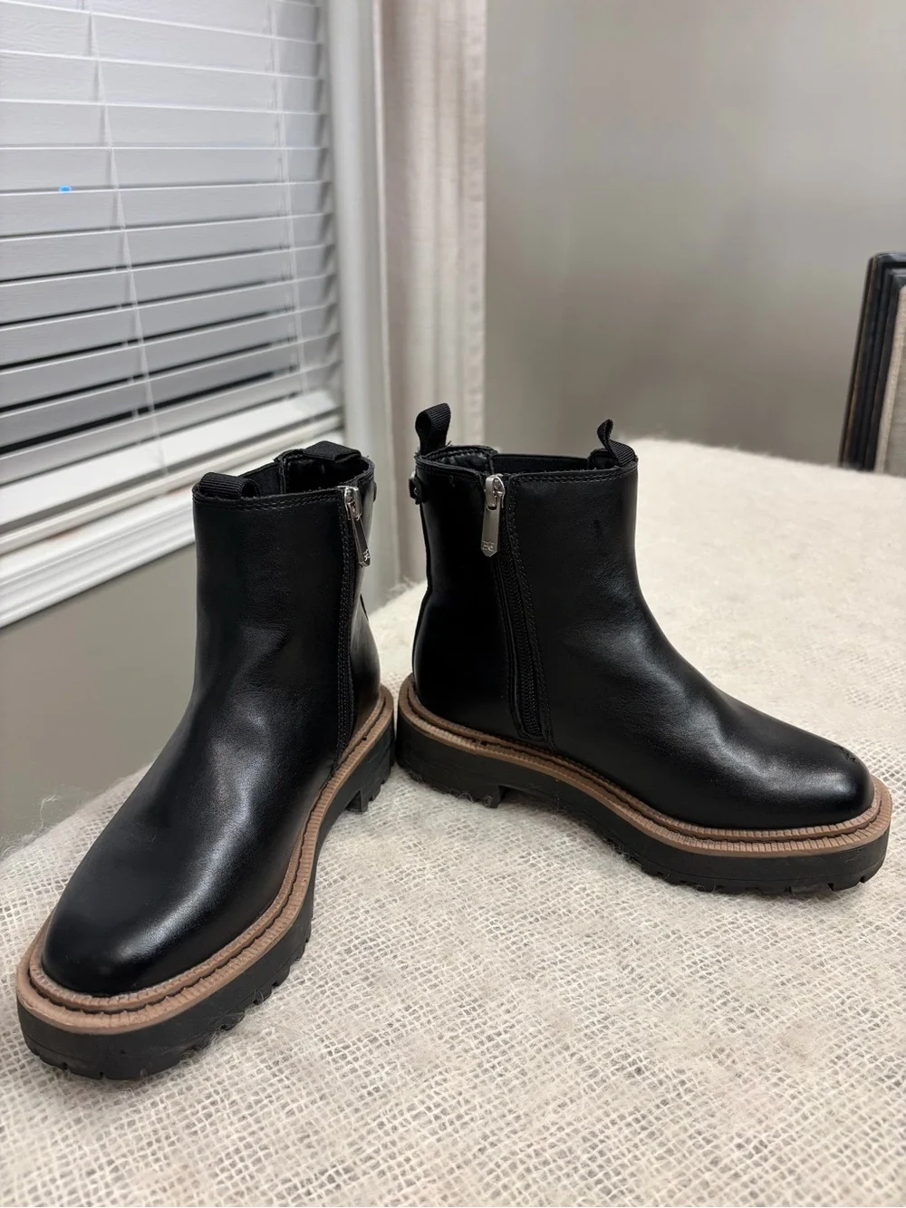 Sam Edelman KIDS' LAGUNA black CHELSEA BOOT size 1